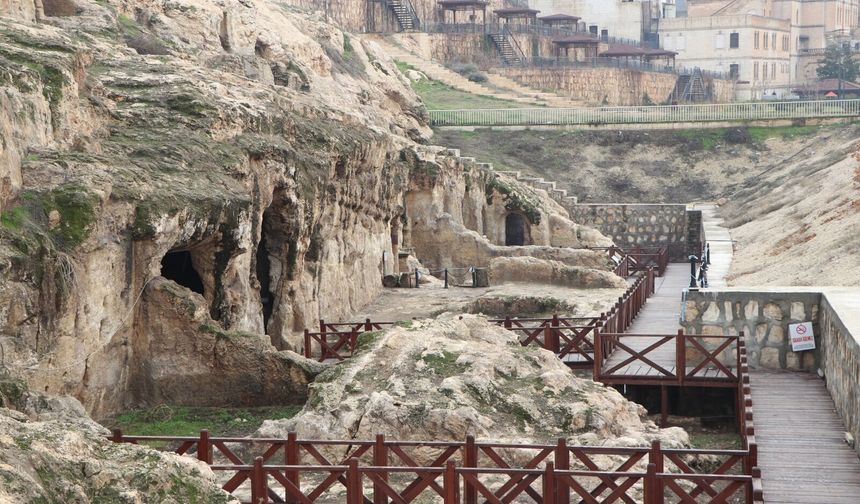 Kayaların İçinde Bir Şehir: Şanlıurfa’nın Gizemli Mağaraları