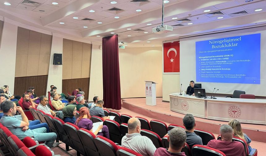 Sağlık Personeline Otizm Eğitimi Verildi