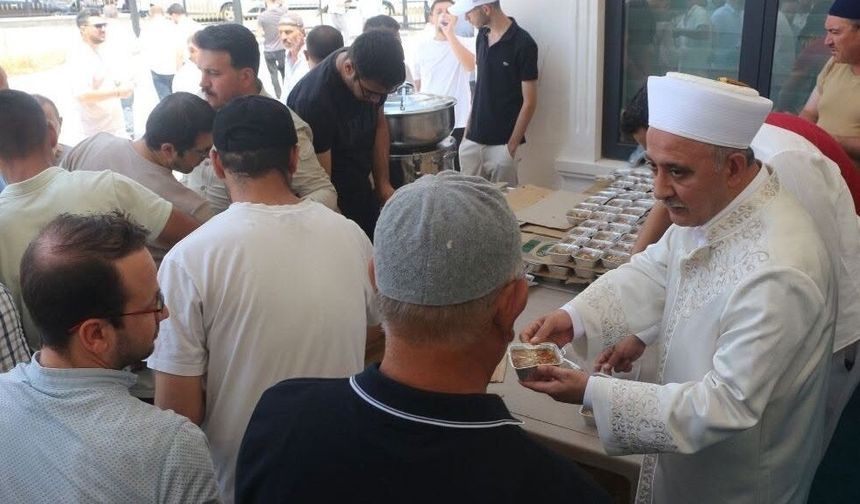 Karaköprü’de Cuma Sonrası Aşure Bereketi