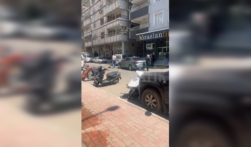 Birecik'te Otomobiller Çarpıştı: 2 Yaralı