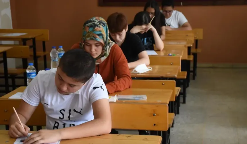 LGS Sınav Yorumları 2026! Türkçe Uzun, Matematik Seçici, Fen Bilimleri Dengeli Geldi