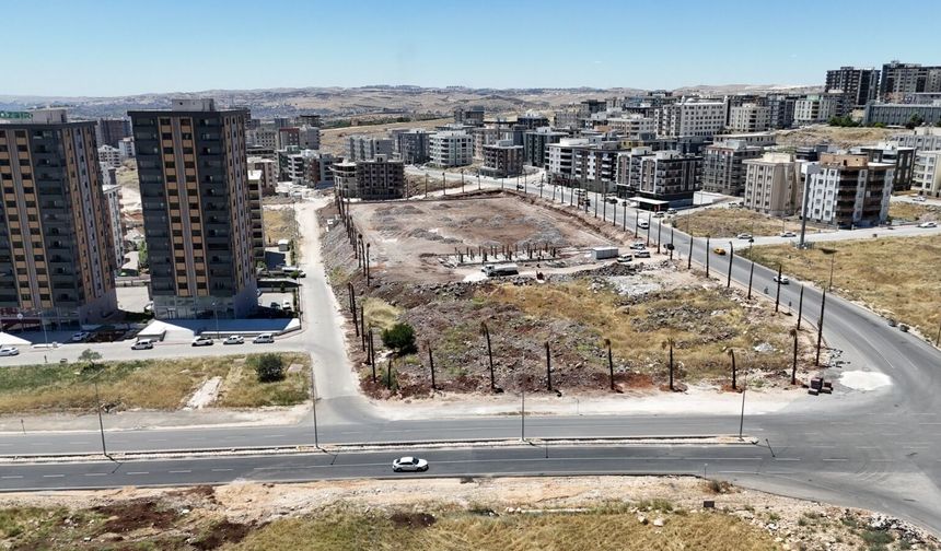 Karaköprü’de Mehmetçik Spor Kompleksi’nde Çalışmalar Aralıksız Sürüyor