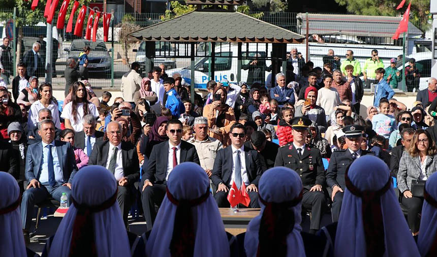 Cumhuriyet Bayramı Halfeti Ilçesinde Coşkuyla Kutlandı (2)