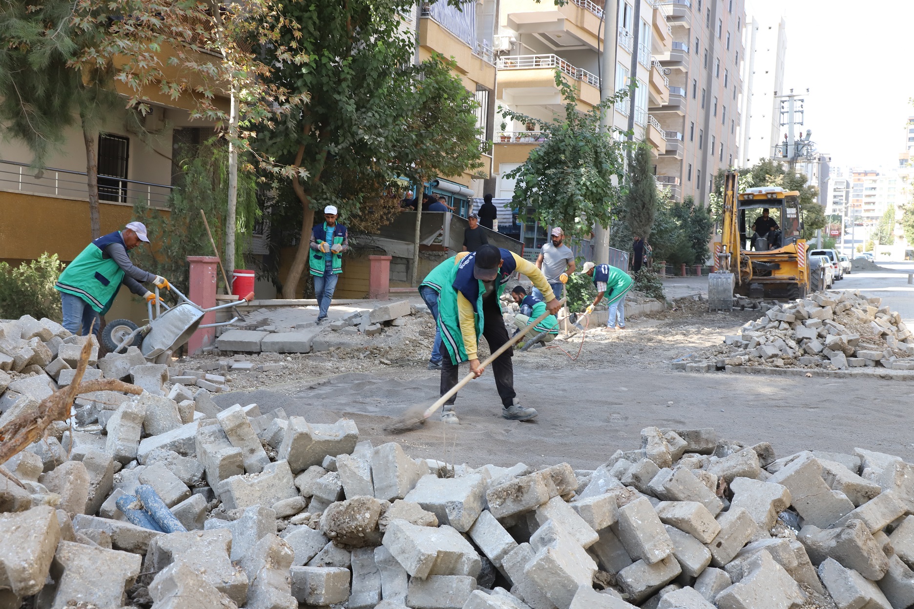 Fen İşleri̇ Yol Açma Ve Üst Yapi Çalişmalari (3)