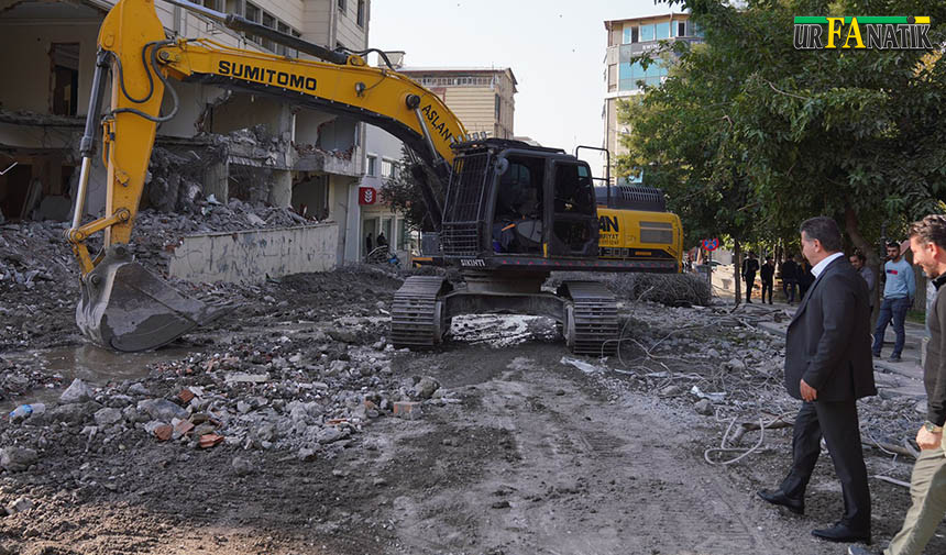 Başkan Bucak’tan Çöken Belediye Binasında Inceleme (1)