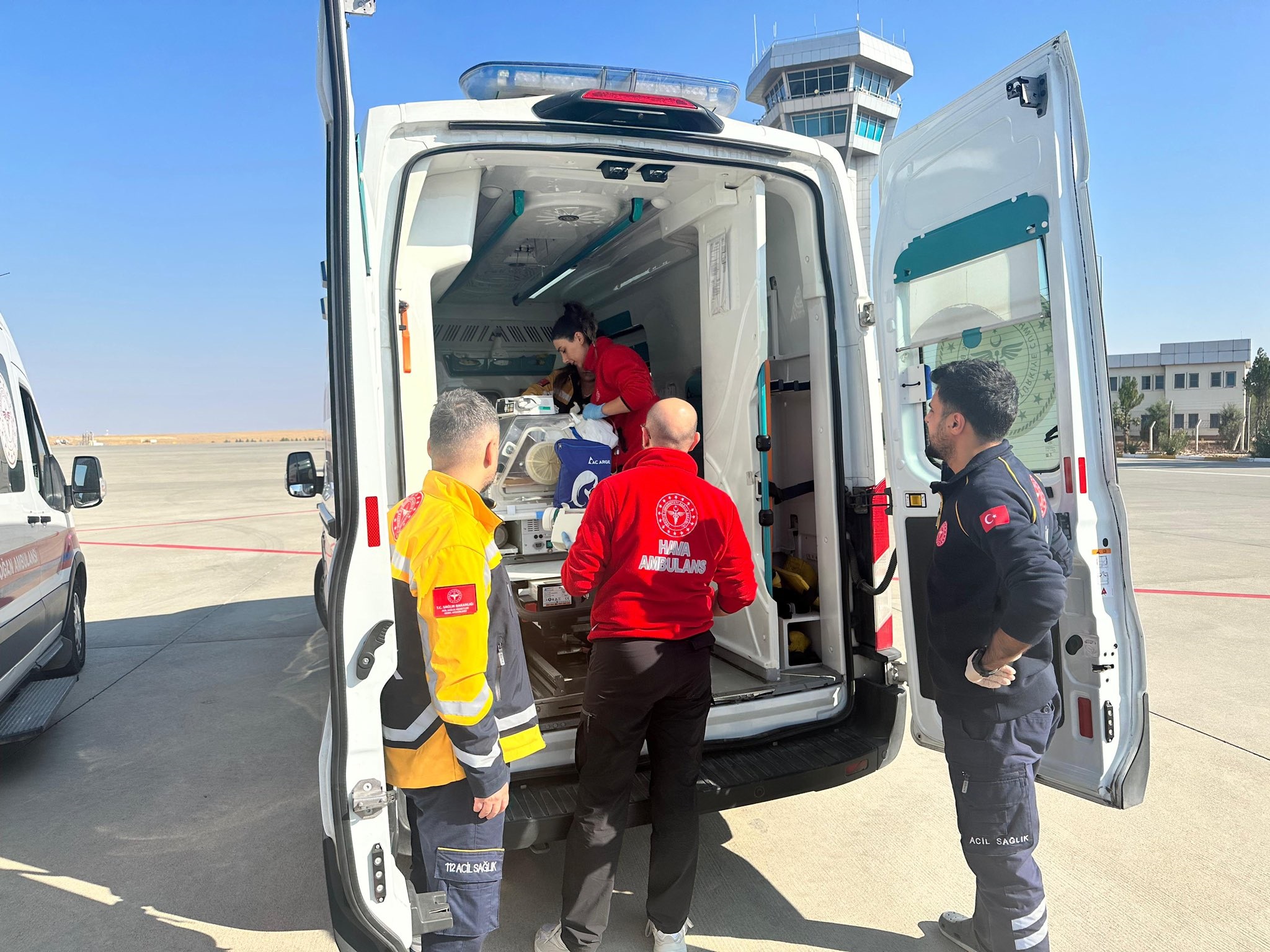 Şanlıurfa'dan Ankara Ve İstanbul'a Uçak Ambulans Ile Bebek Nakli-2