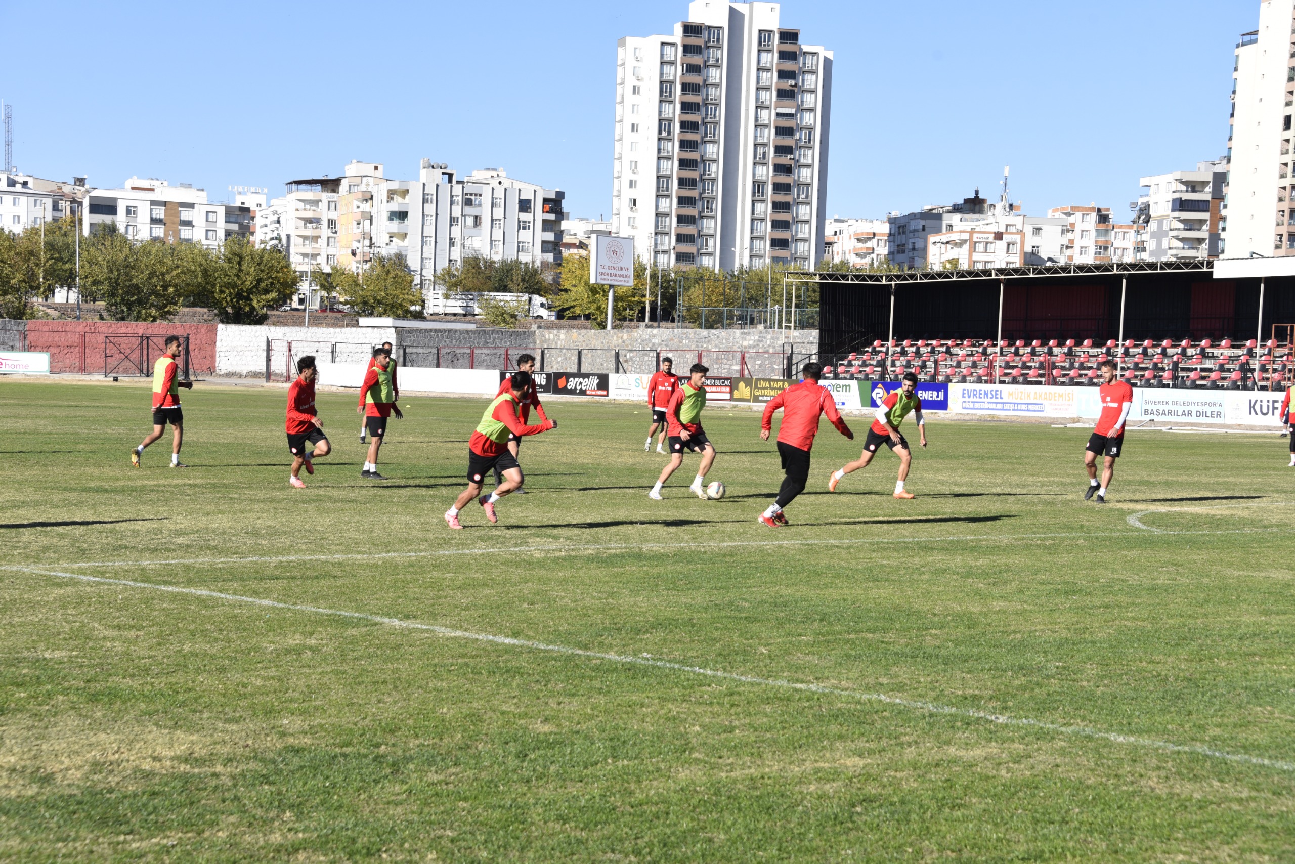 Siverek Belediyespor - Kahta 02 Spor kozlarını paylaşacak