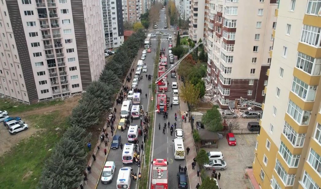 İstanbul'da 14 Katlı Binada Patlama Yaralılar Var-2