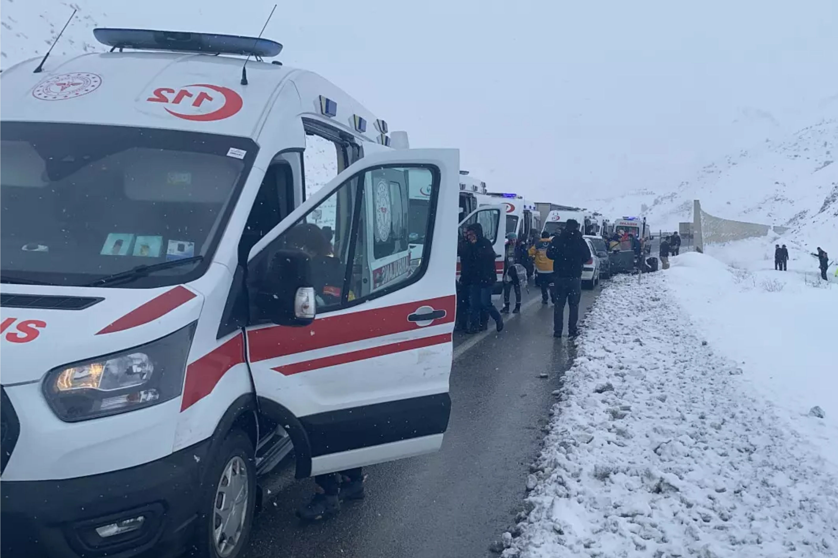 Erzincan'da Yolcu Otobüsü Şarampole Devrildi Yaralılar Var