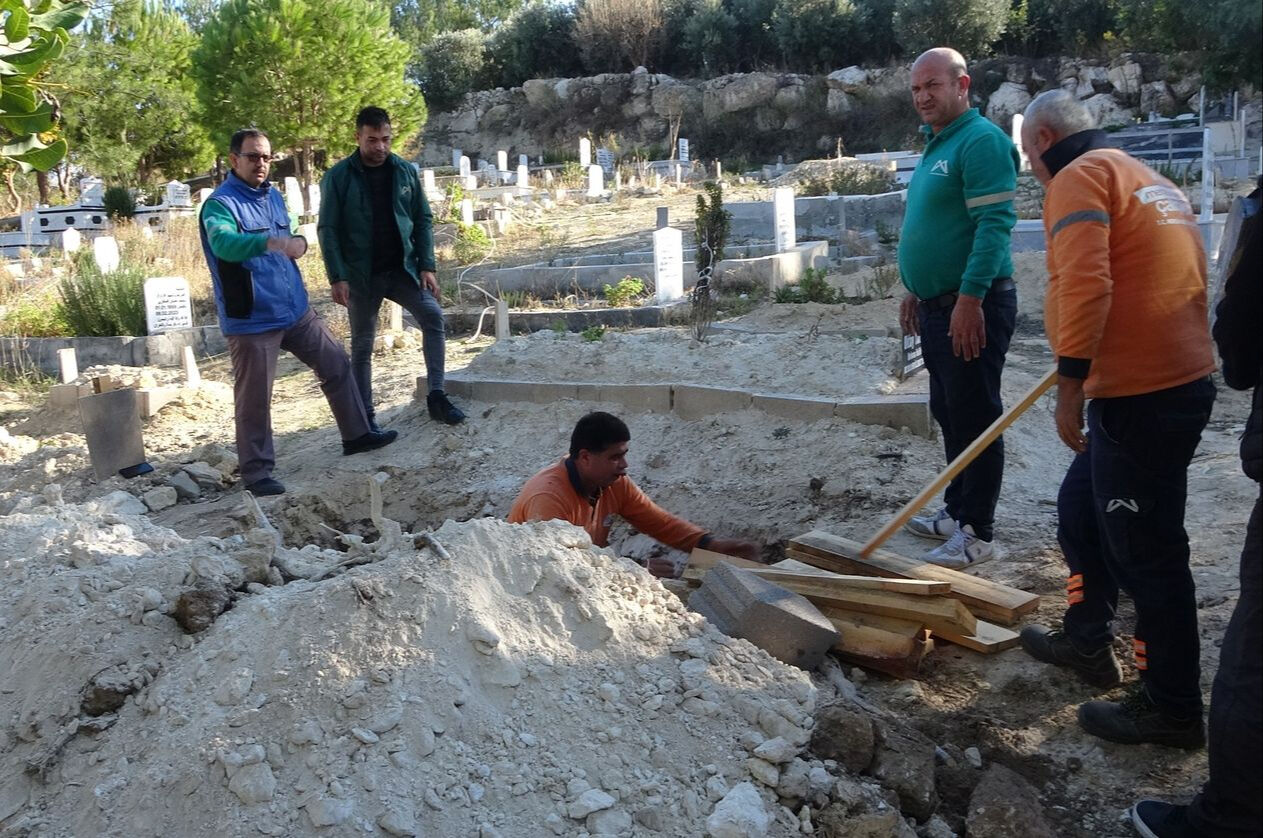 Kenan Kucukozcan kimsesizler mezarlığına defnedildi