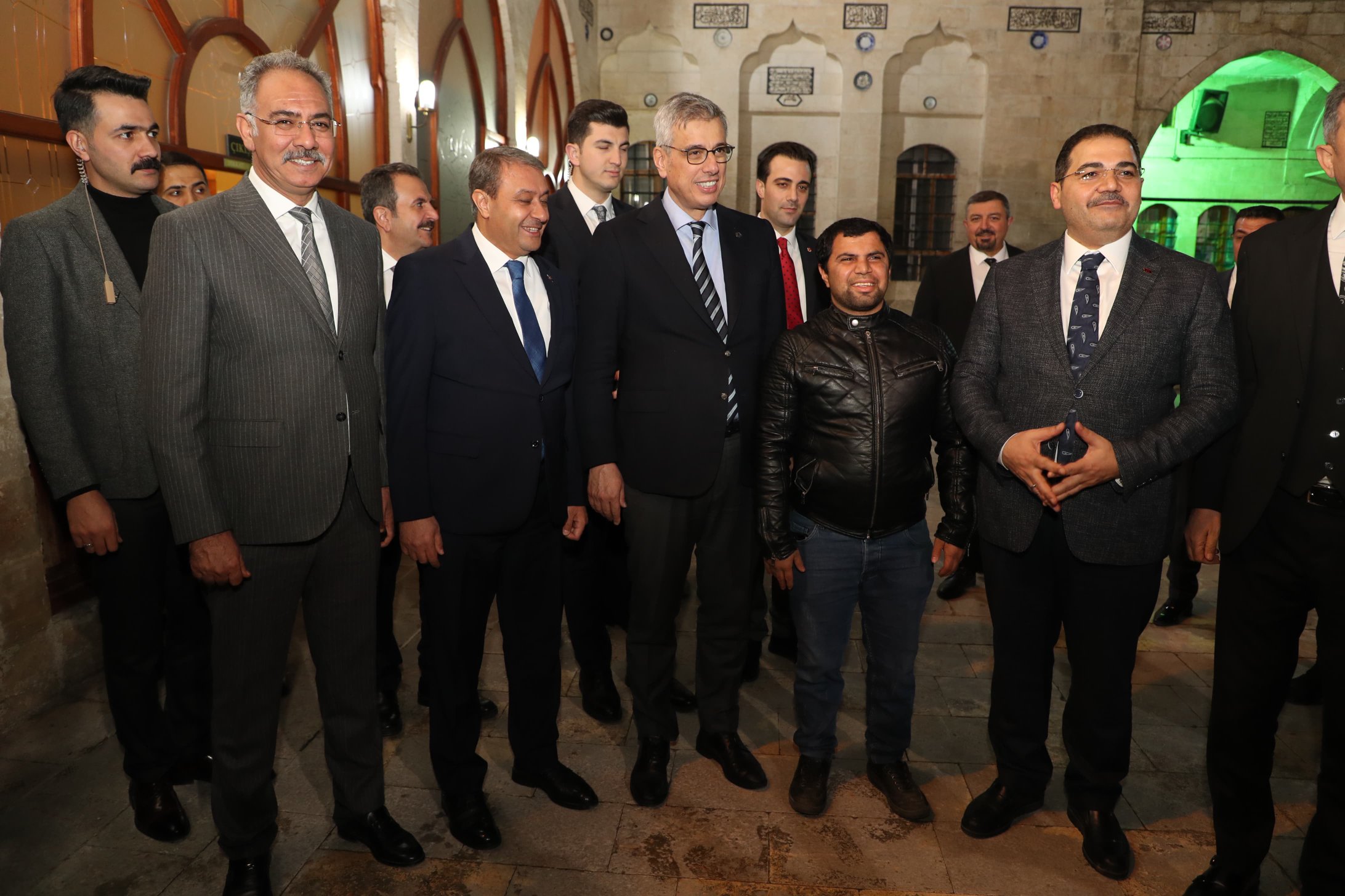 Sağlık Bakanı Memişoğlu, Şanlıurfa’da Balıklıgöl’ü Gezdi (1)