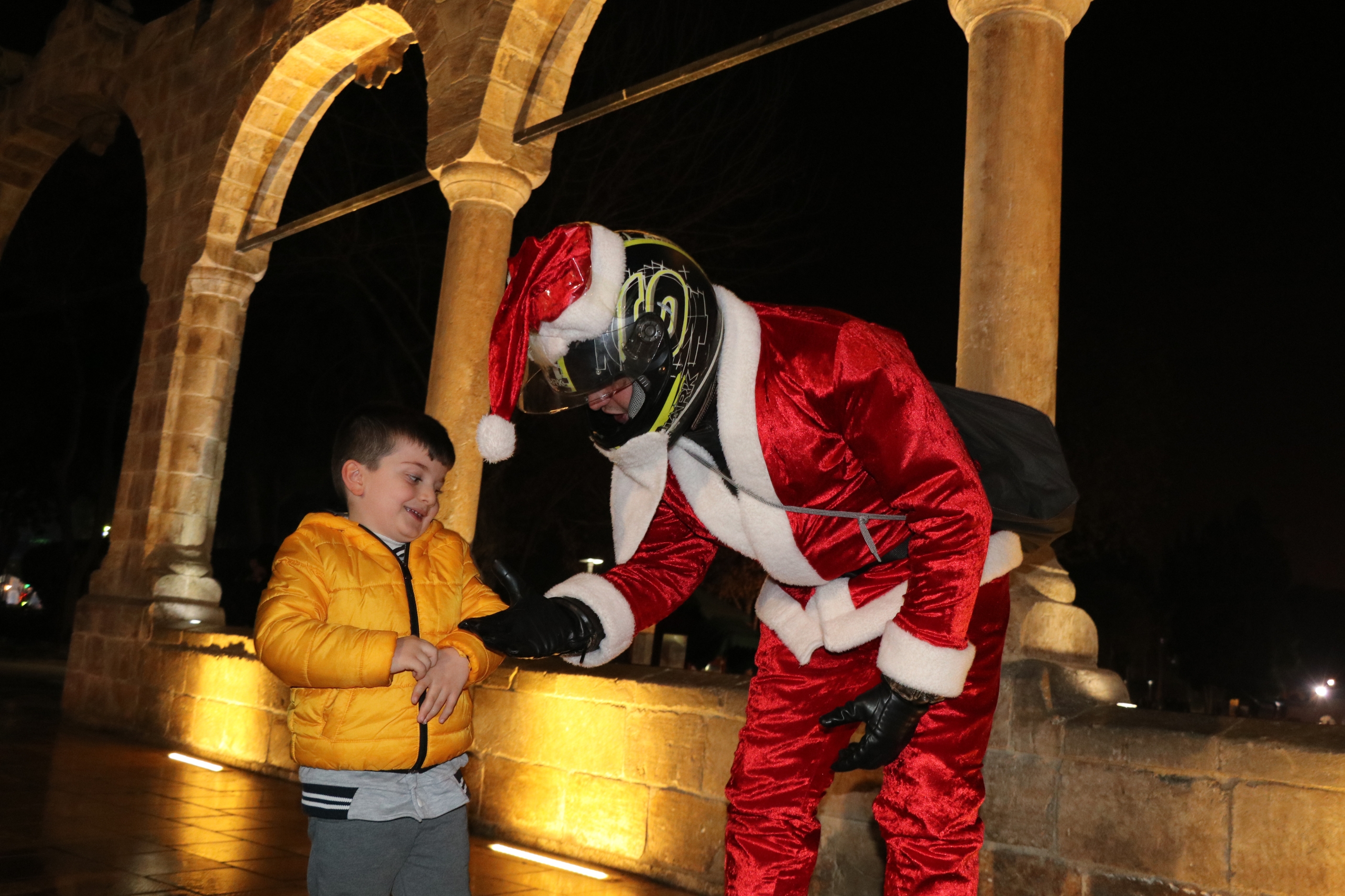 Şanlıurfa’nın Noel Babası Sosyal Medyada Olay Oldu (1)