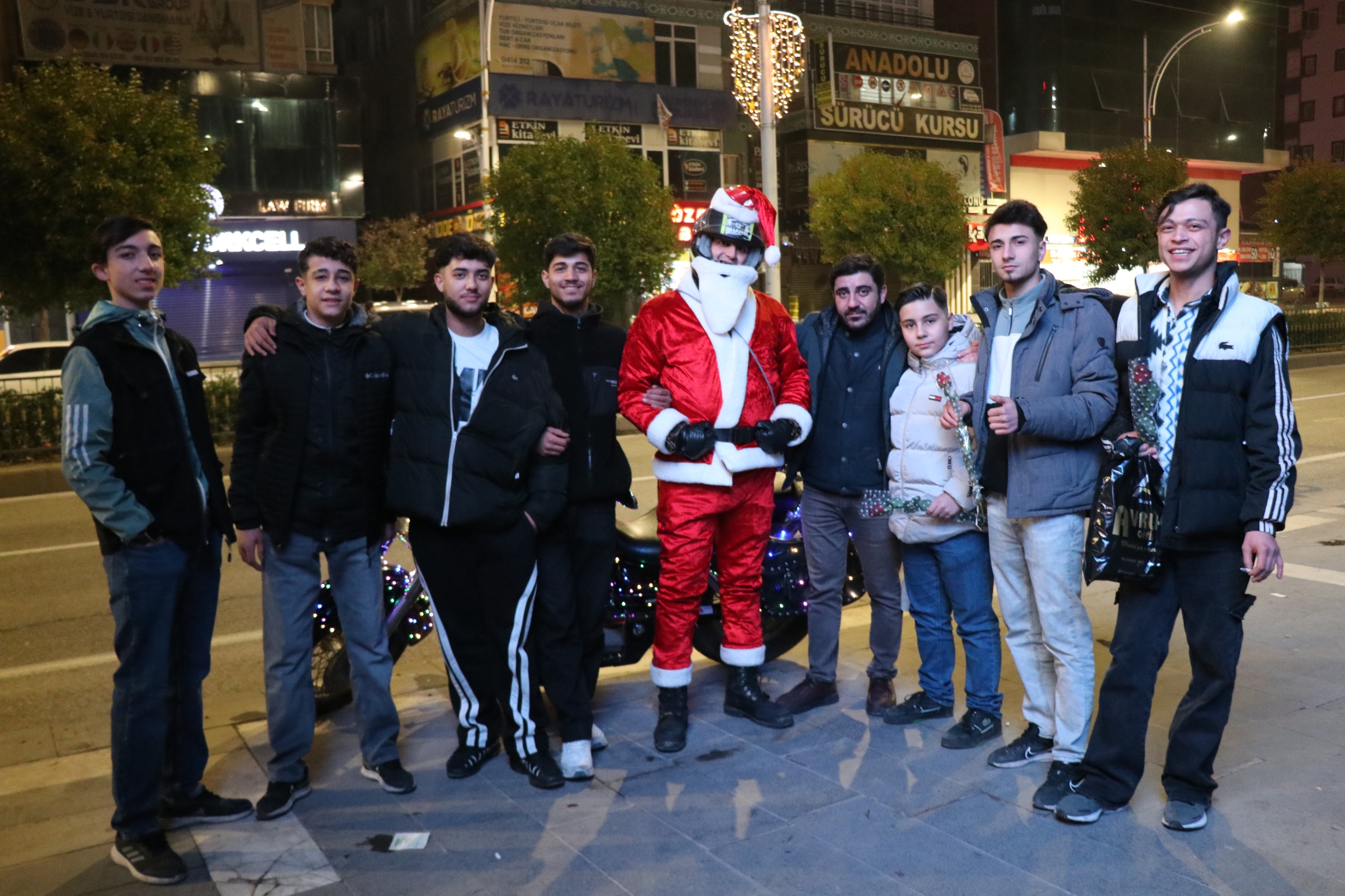 Şanlıurfa’nın Noel Babası Sosyal Medyada Olay Oldu