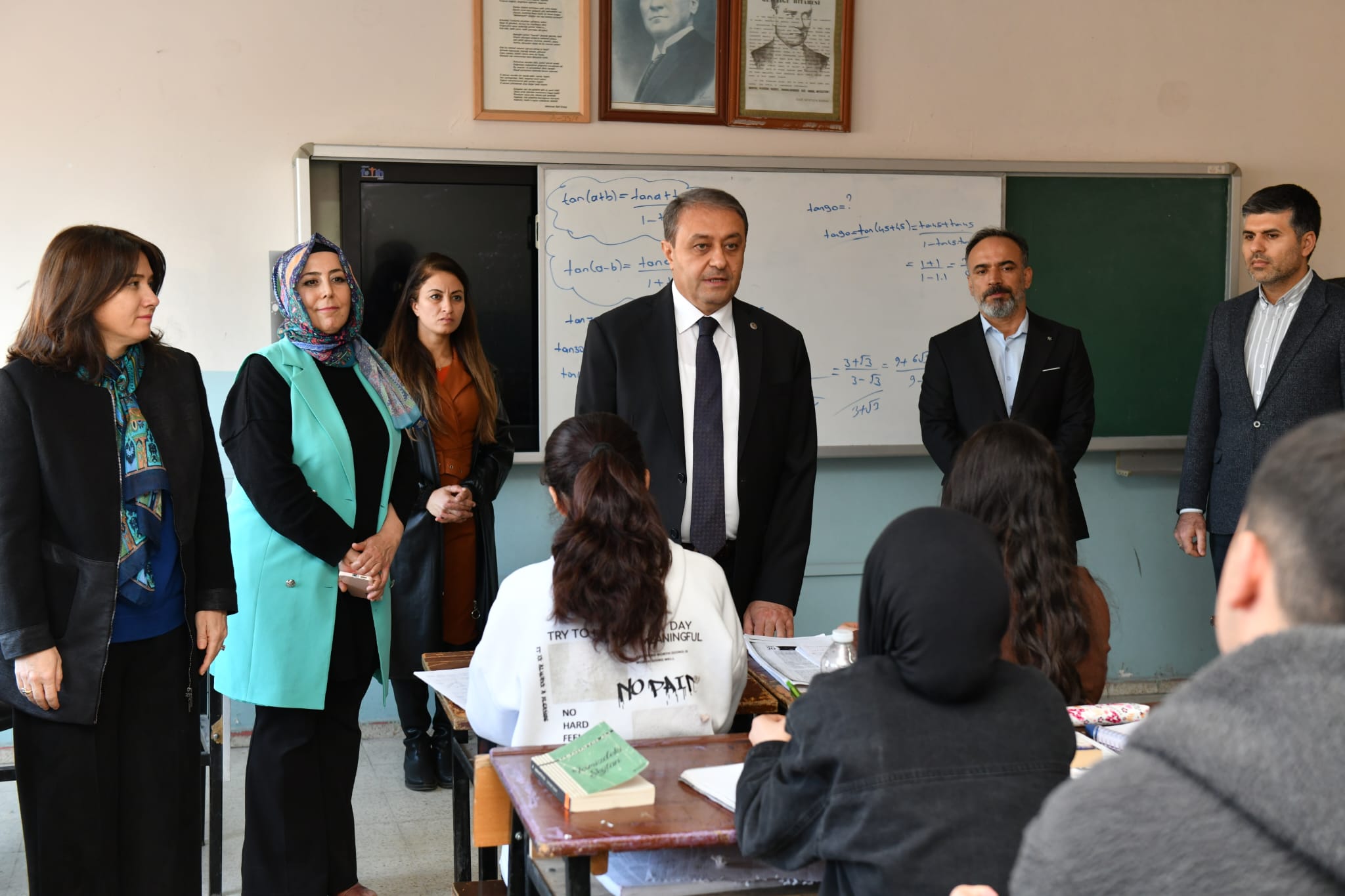 Vali Şıldak, Yüzbaşı Ali Saip Ursavaş Anadolu Lisesi’nde-3