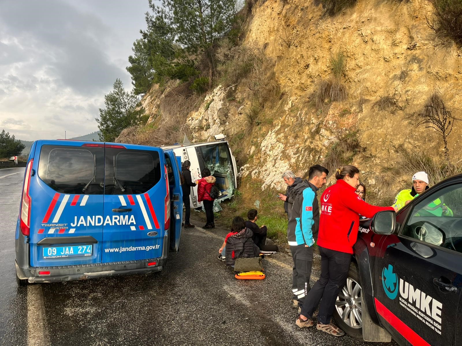 Festivale Giden Tur Minibüsü Devrildi: Yaralılar Var-1