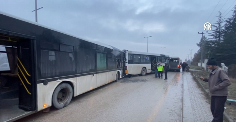 Ankara’da 4 Araç Birbirine Girdi 26 Yaralı-1