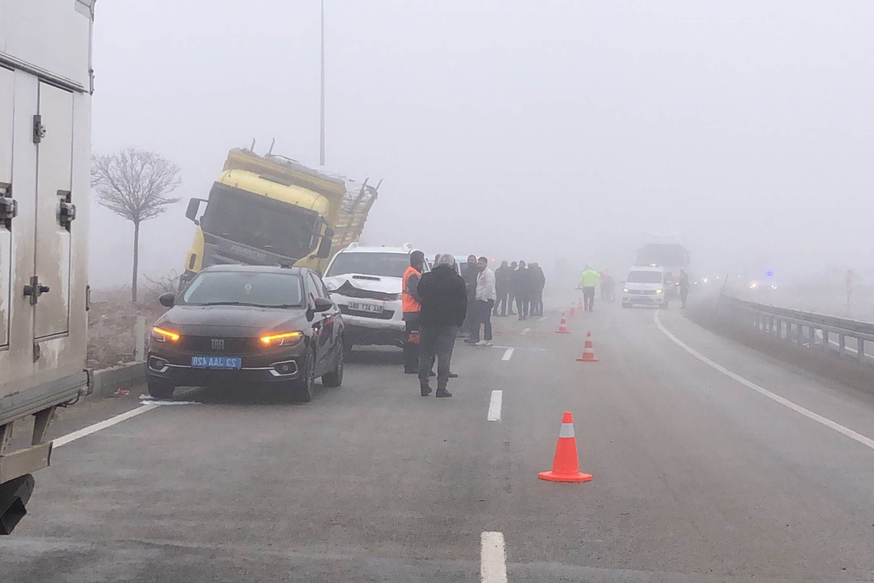 Elazığ’da 2 Ayrı Zincirleme Trafik Kazası Yaralılar Var-1