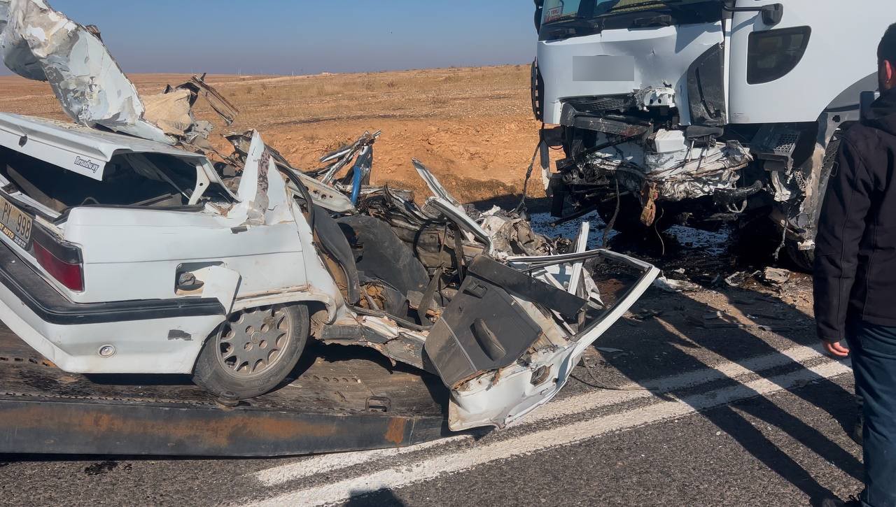 Kafa Kafaya Çarpıştılar 1 Kişi Olay Yerinde Hayatını Kaybetti (2)