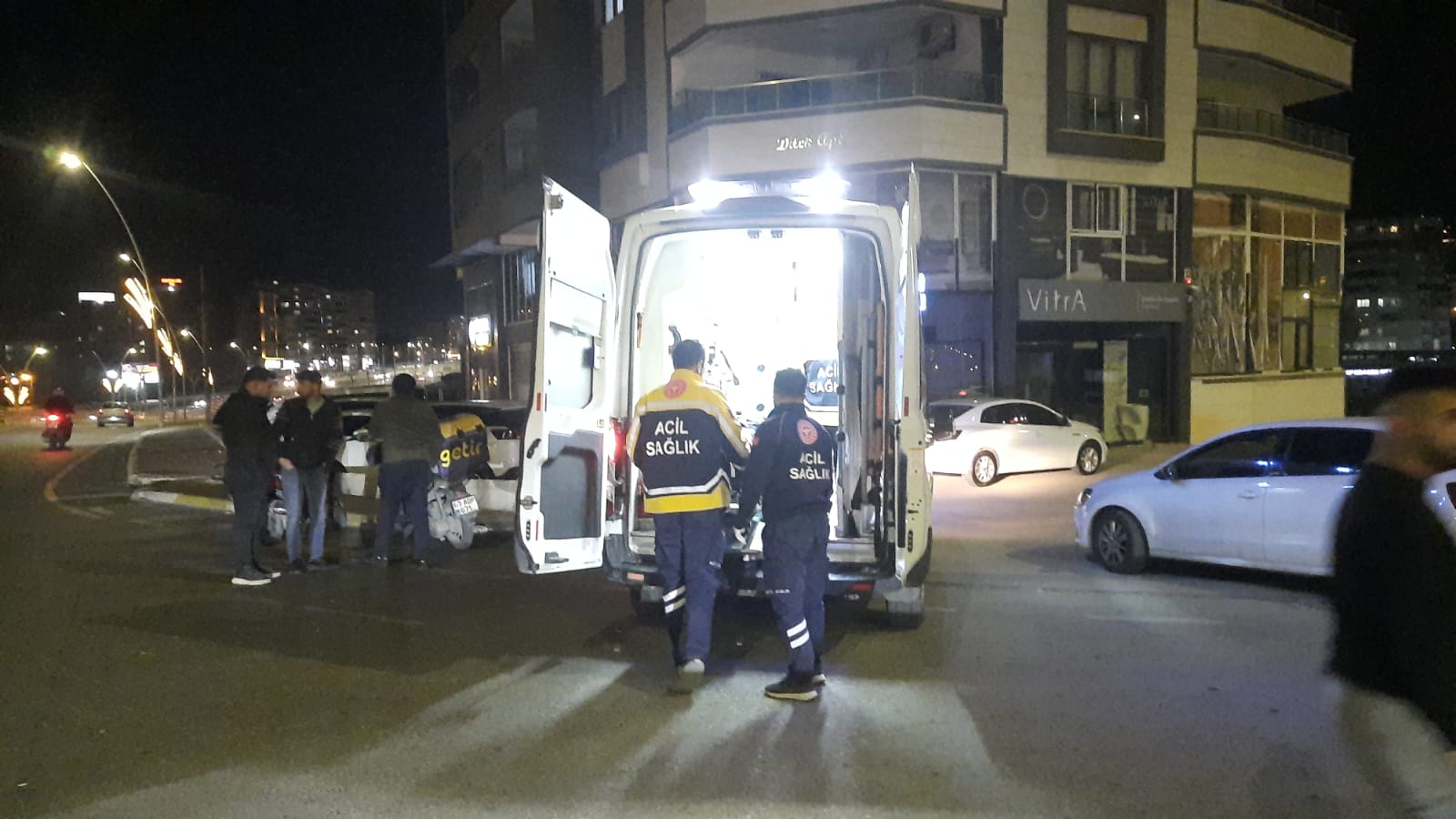 Karaköprü’de Otomobilin Çarptığı Motokurye Yaralandı (1)