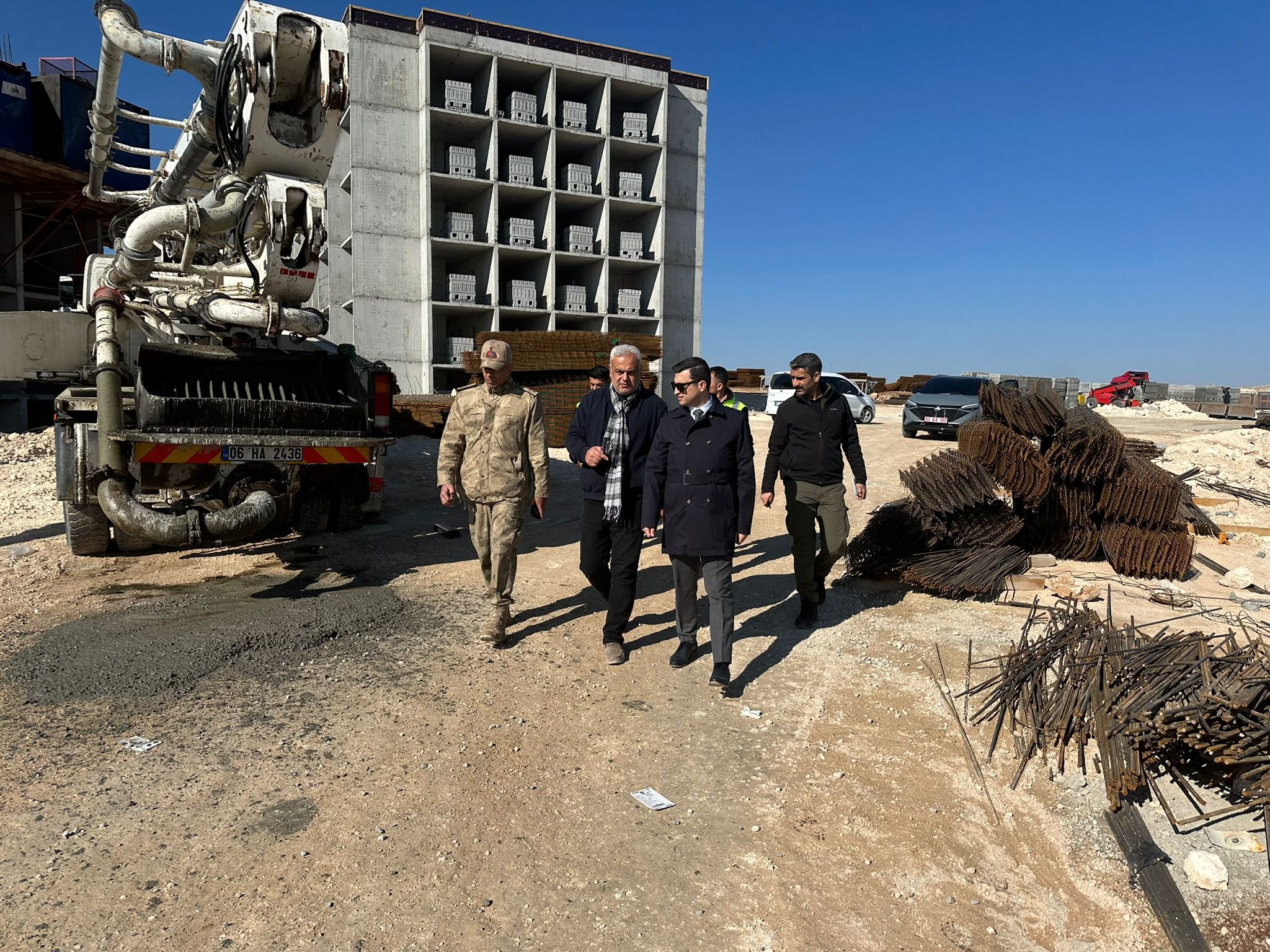 Kaymakam Yeşilyurt Ve Komutan Çetin, Toki̇ Konut İnşaatını İnceledi (3)