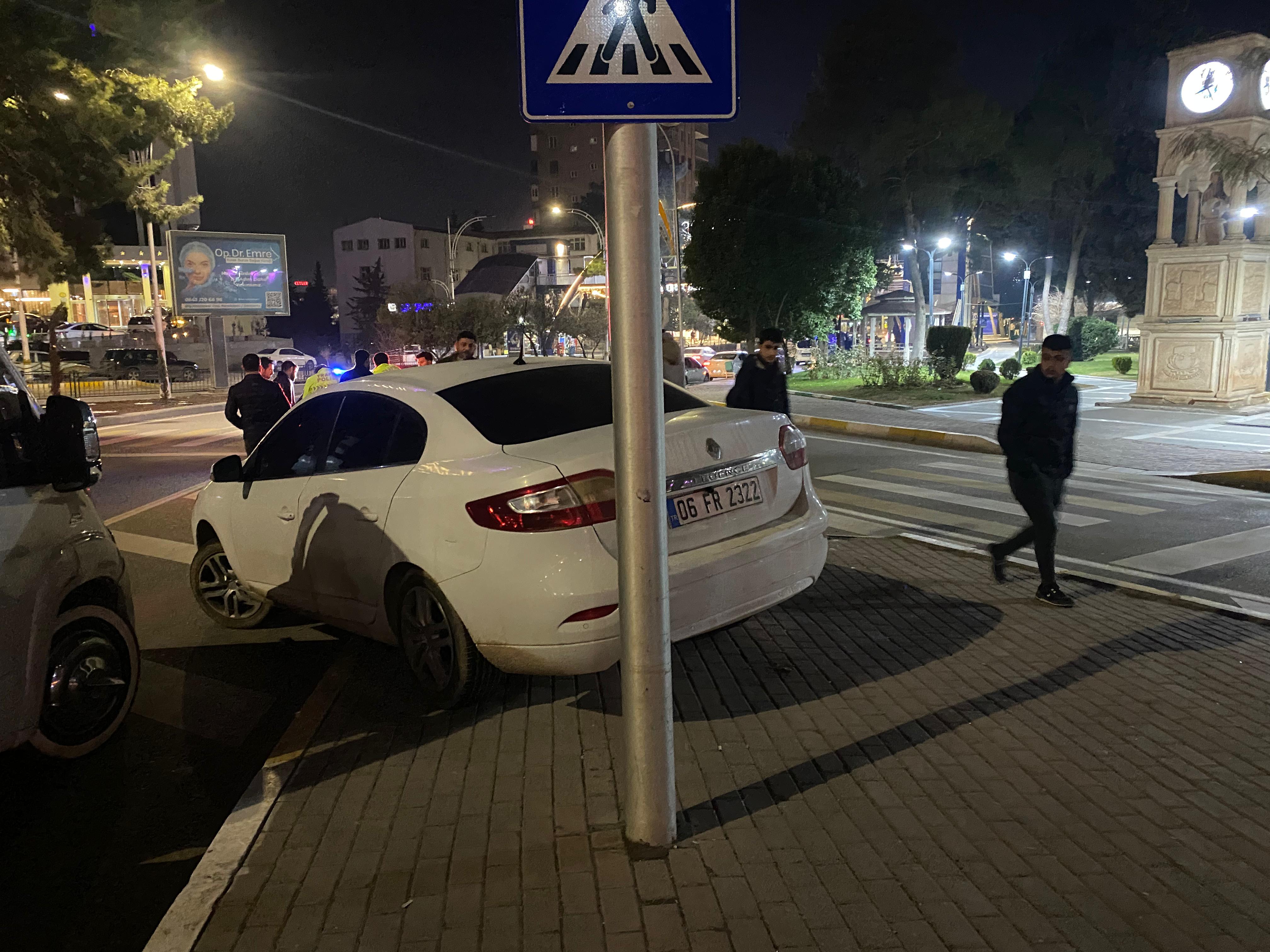 Şanlıurfa Abide Kavşak’ta Maddi Hasarlı Trafik Kazası (1)