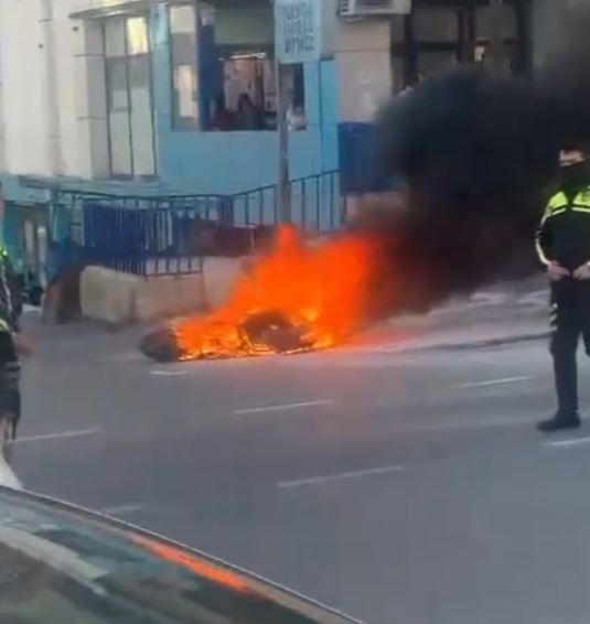 Şanlıurfa’da Cezaya Öfkelenen Sürücü Motosikletini Yaktı (2)