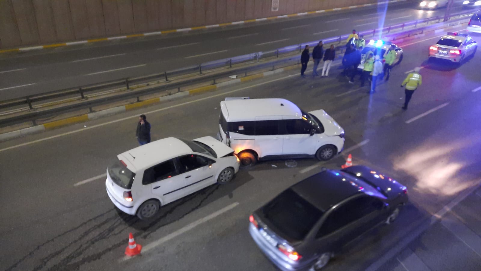 Şanlıurfa’da Kaza Nedeniyle 1 Kilometrelik Araç Kuyruğu Oluştu! (2)