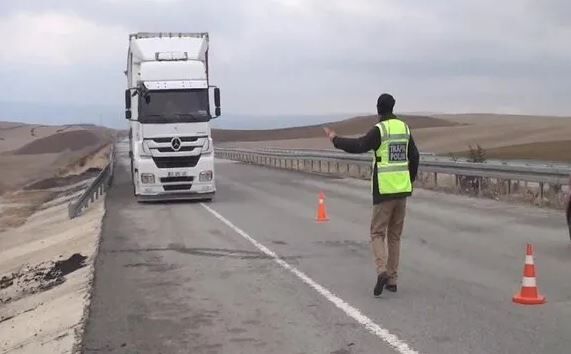 Şanlıurfa’dan İstanbul’a Kaçak Göçmen Taşıyan Tır Durduruldu (3)