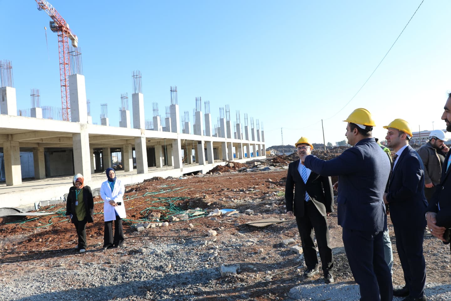 Viranşehir Kaymakamı Kemal Ülkü, Şanlıurfa İl Sağlık Müdürü Doç. Dr. Abdullah Solmaz Ve Beraberindeki Heyet, Viranşehir Devlet Hastanesi’ni Ziyaret Etti. (4)