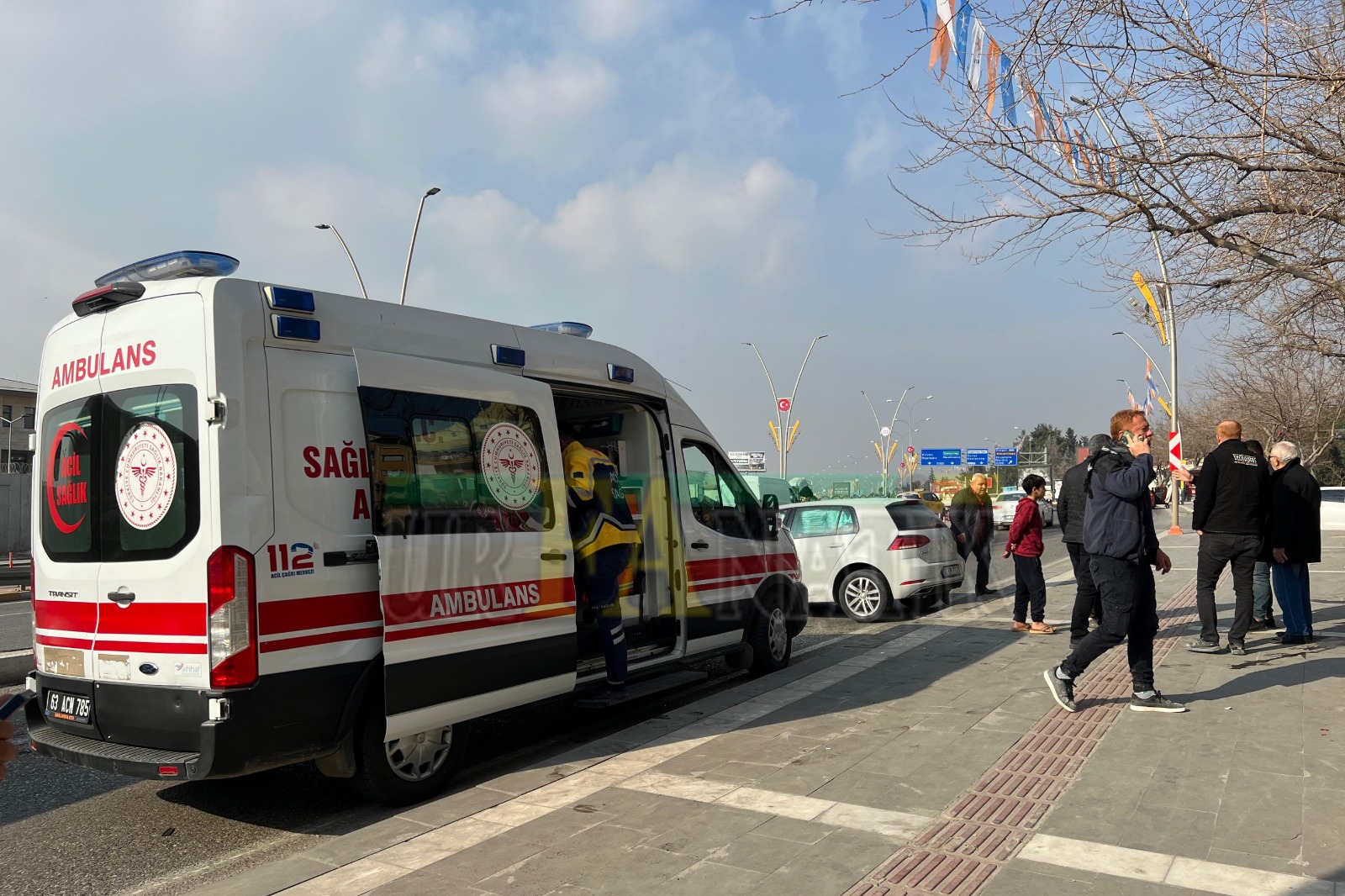 Karaköprü’de Kontrolden Çıkan Otomobil Karşı Şeride Uçtu Kaza Anı Güvenlik Kamerasına Yansıdı-6