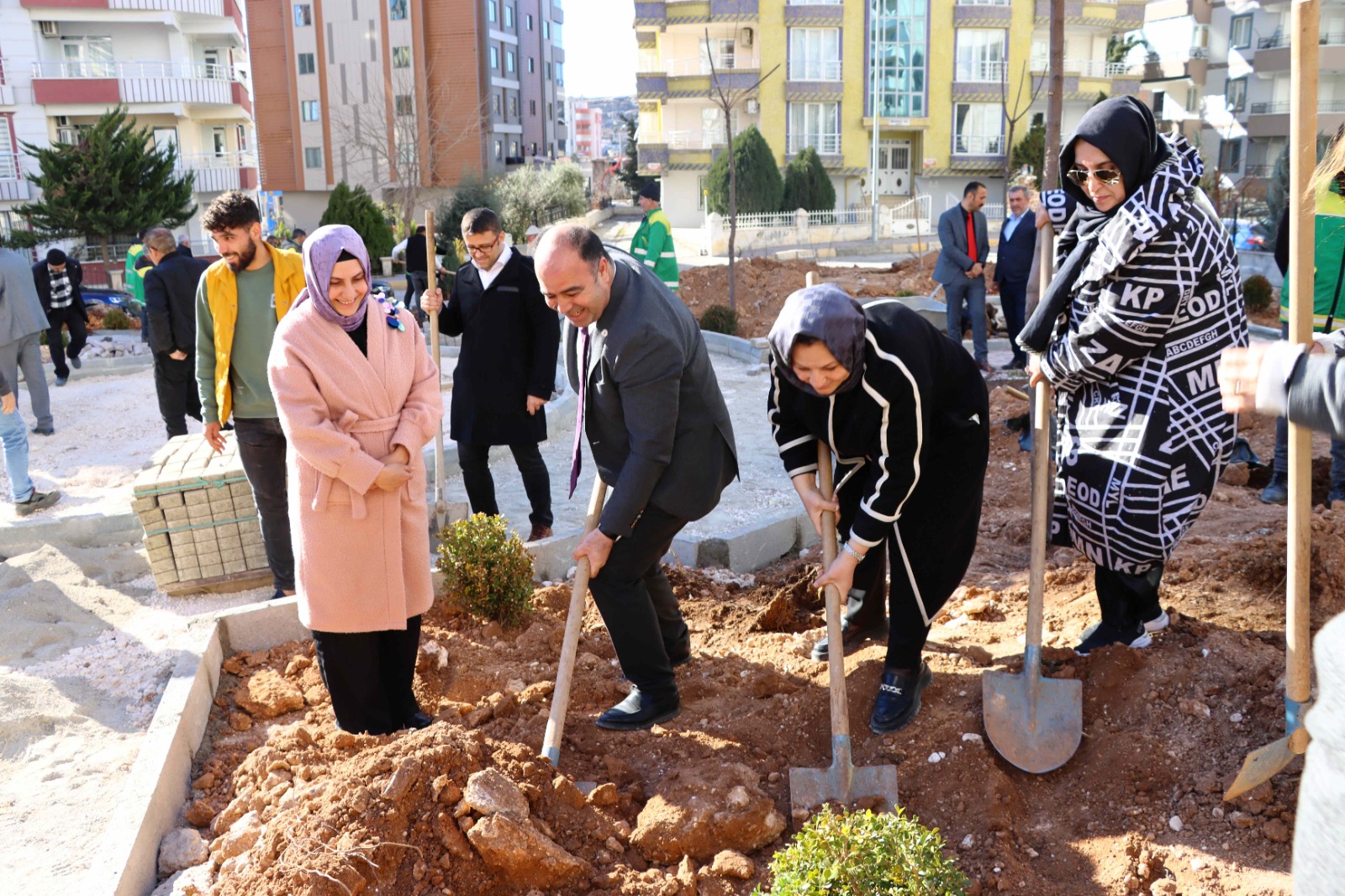 Yemyeşil Bir Karaköprü İçin Ağaçlandırma Kampanyası Sürüyor (3)