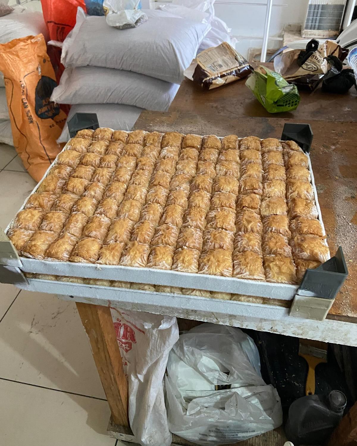 Baklava Işletmesini Fareler Bastı (2)