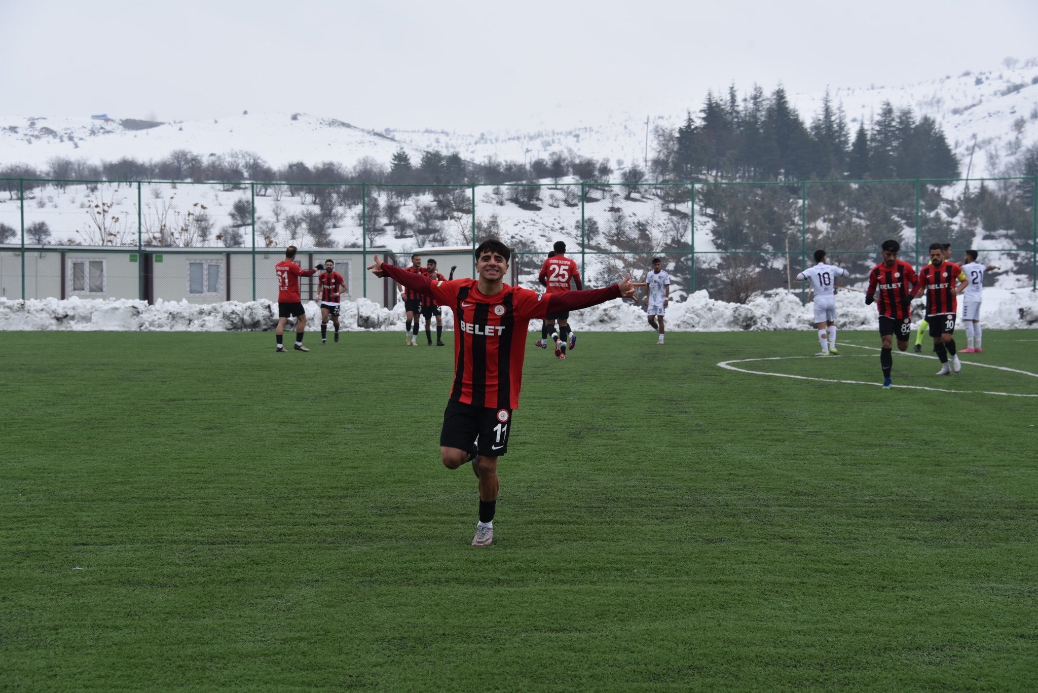 Bölgesel Amatör Li̇g’de Si̇verek Beledi̇yespor’a Ceza Yağdi! (4)