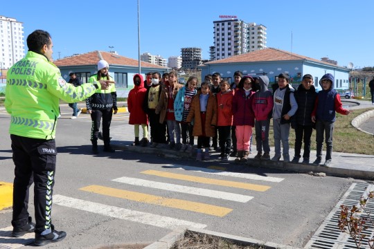 Cocuklara Guvenli Trafik Egitimi