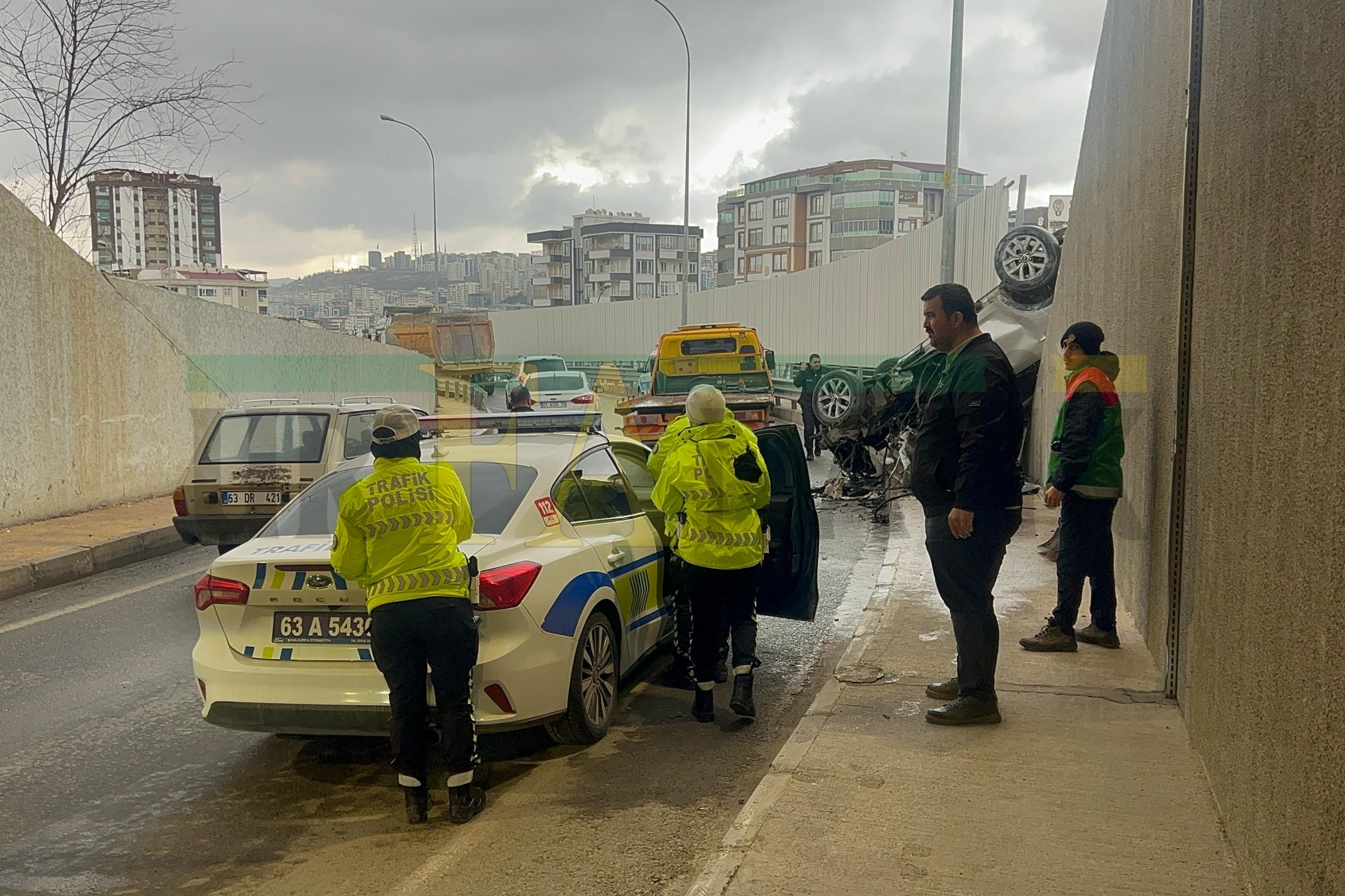 Karaköprü İlçesinde Otomobil Hurdaya Döndü 2'Si Ağır 3 Kişi Yaralandı!