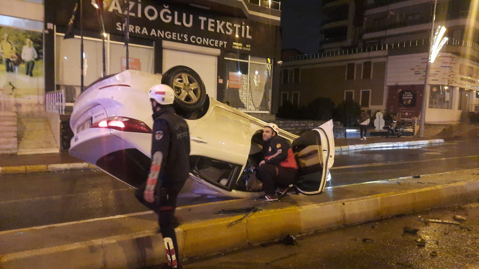 Sağanak Yağışla Birlikte Karaköprü’de Trafik Kazası Yaşandı (3)