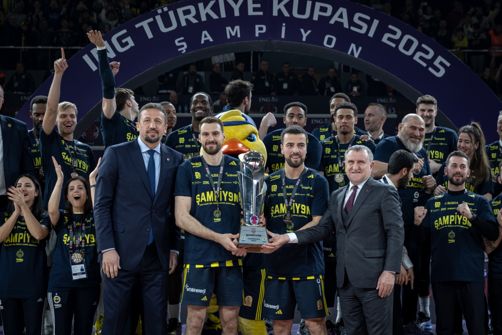 Sampiyon Fenerbahce Beko 4-1