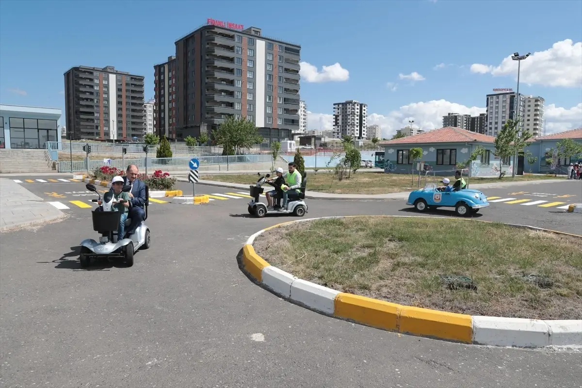 Sanliurfa Da Cocuklara Guvenli Trafik Egitimi