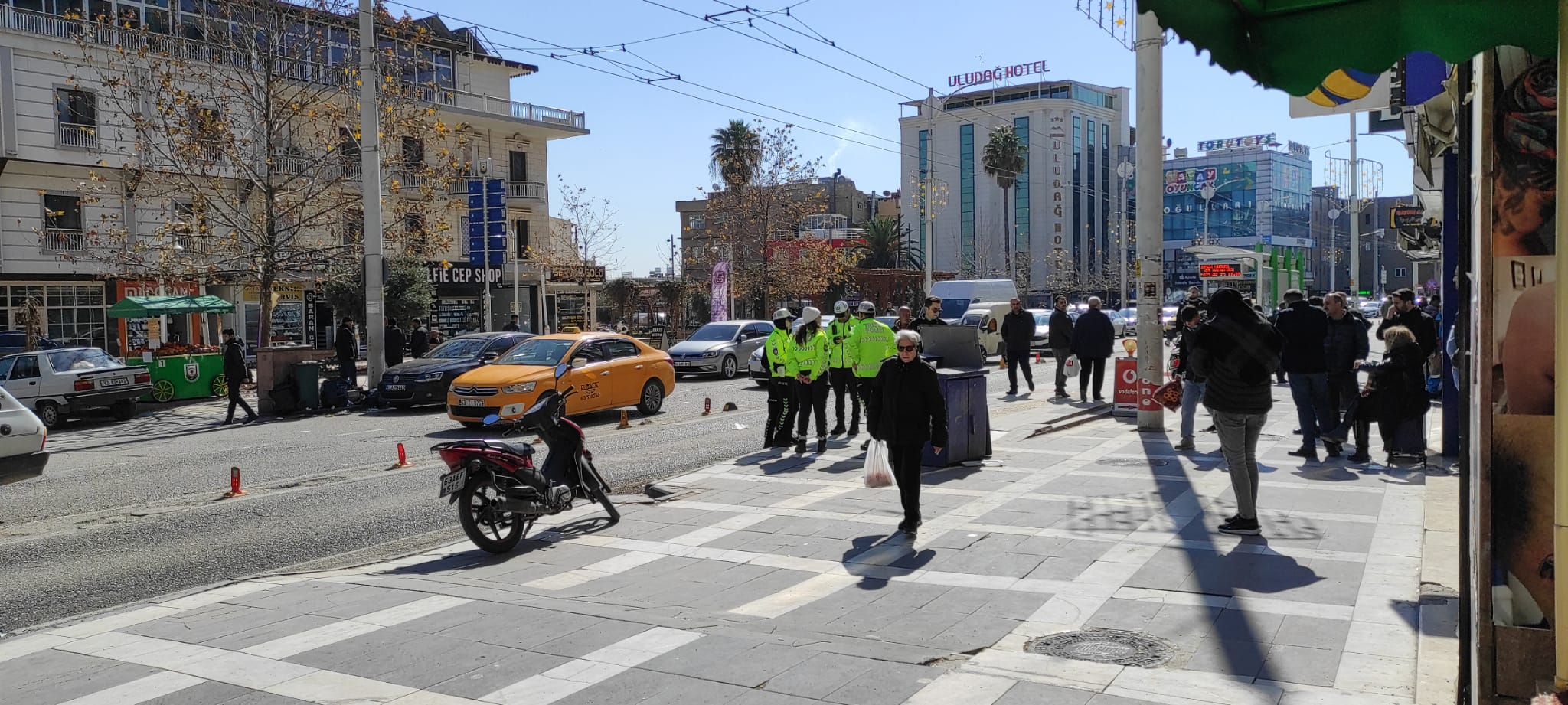 Şanlıurfa Haliliye Atatürk Bulvarı’nda Trafik Kazası (2)