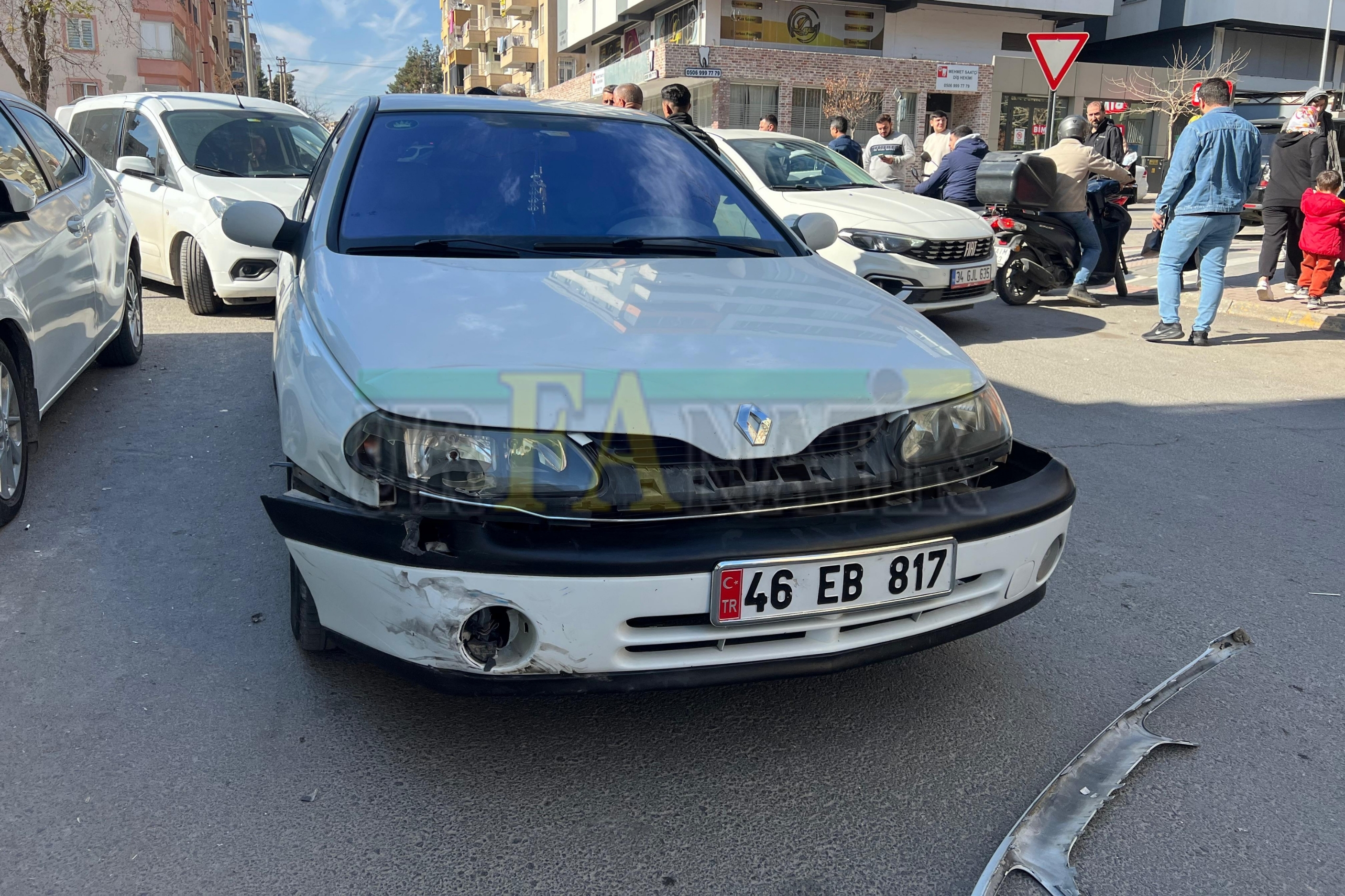 Şanlıurfa Haliliye’de Otomobil Ile Motosiklet Çarpıştı-1