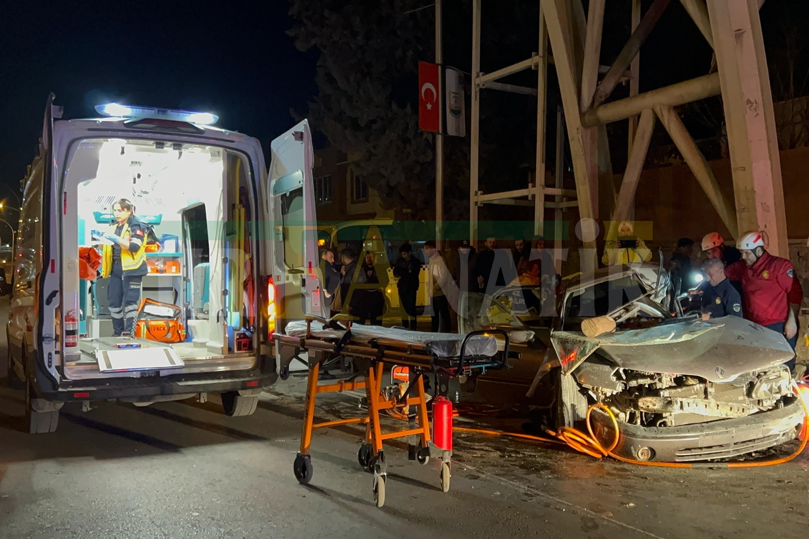 Şanlıurfa Haliliye'de Trafik Kazası 1 Ölü, 1 Ağır Yaralı (4)