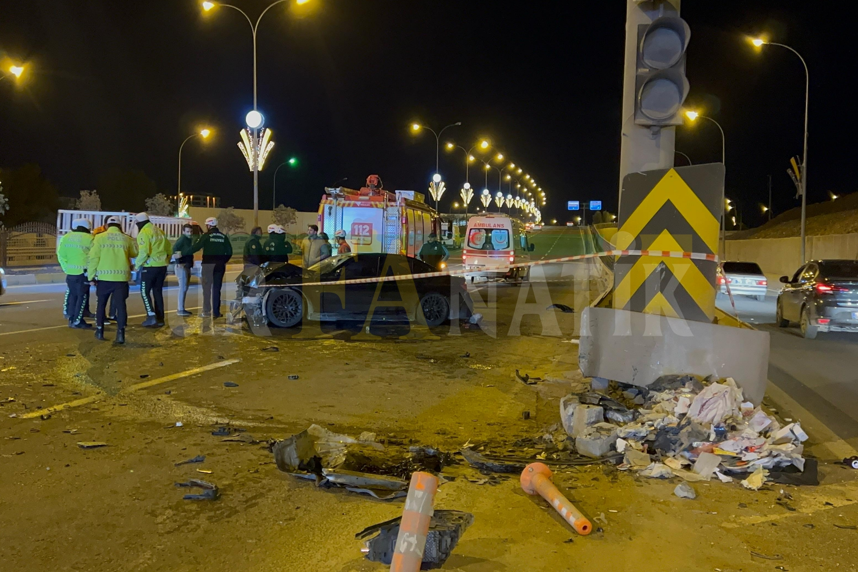 Şanlıurfa Karaköprü’de Kaza Araç Hurdaya Döndü, 1’I Ağır 3 Yaralı (3)