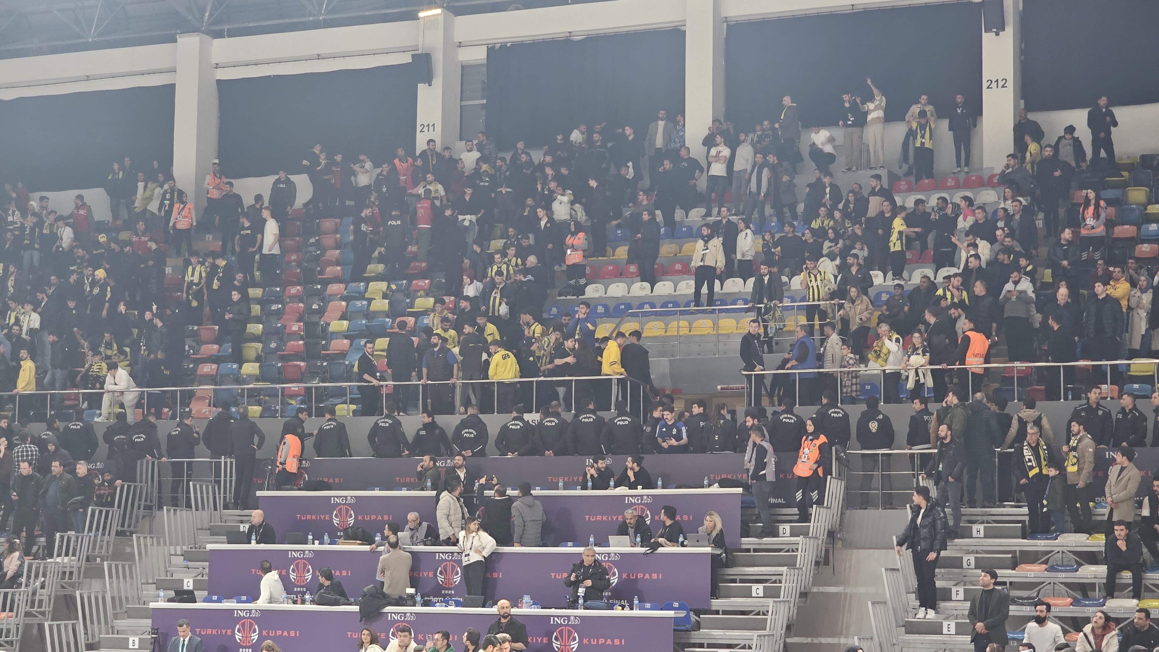 Şanlıurfa’da Fenerbahçe Galatasaray Derbisi Yarıda Kaldı (2)