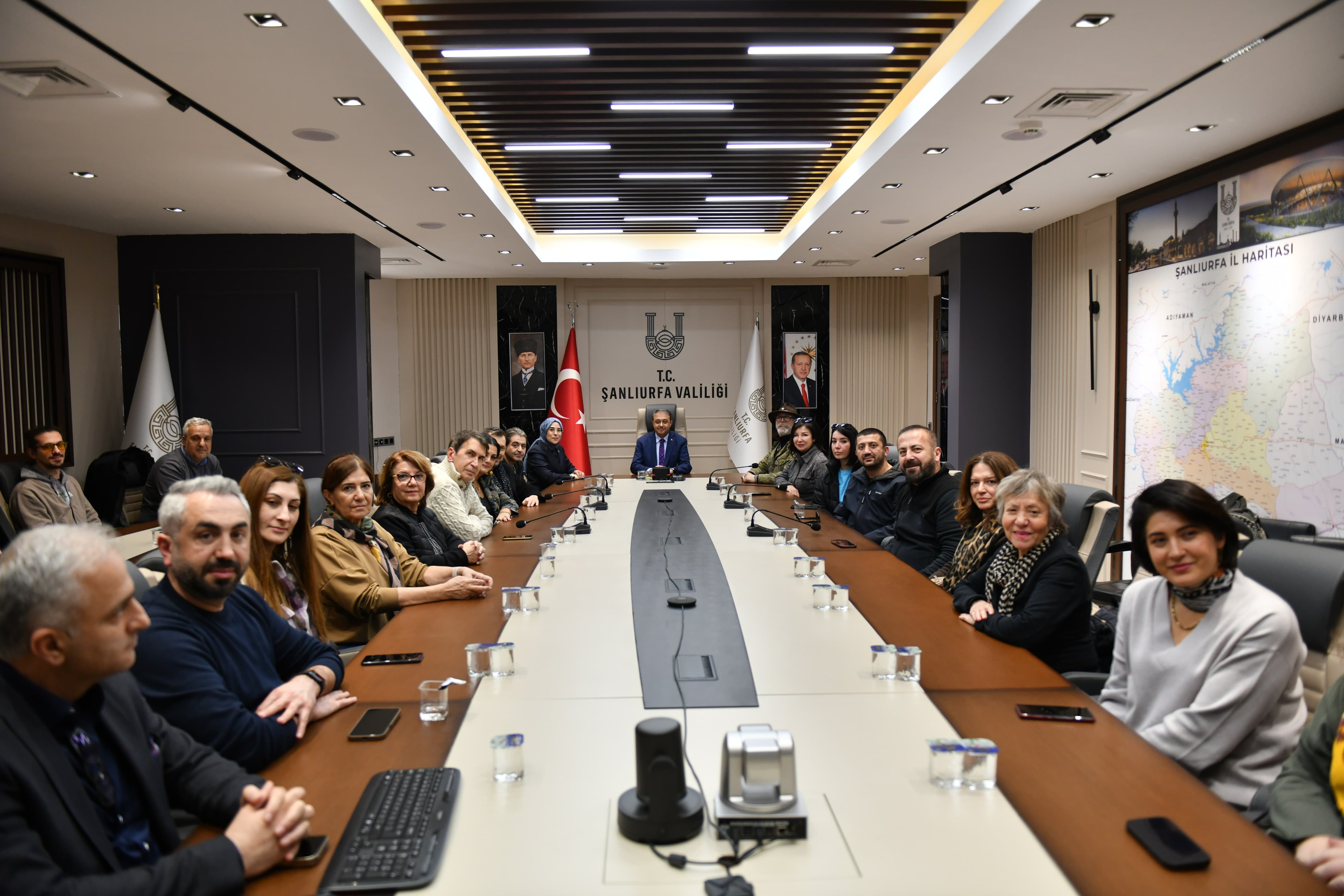 Şanlıurfa’da Gastronomi Buluşması Şefler Ve Yazarlar Valilikte Ağırlandı-1