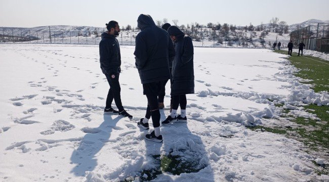 Siverek Belediyespor'un Maçı Kar Nedeniyle Ertelendi (2)