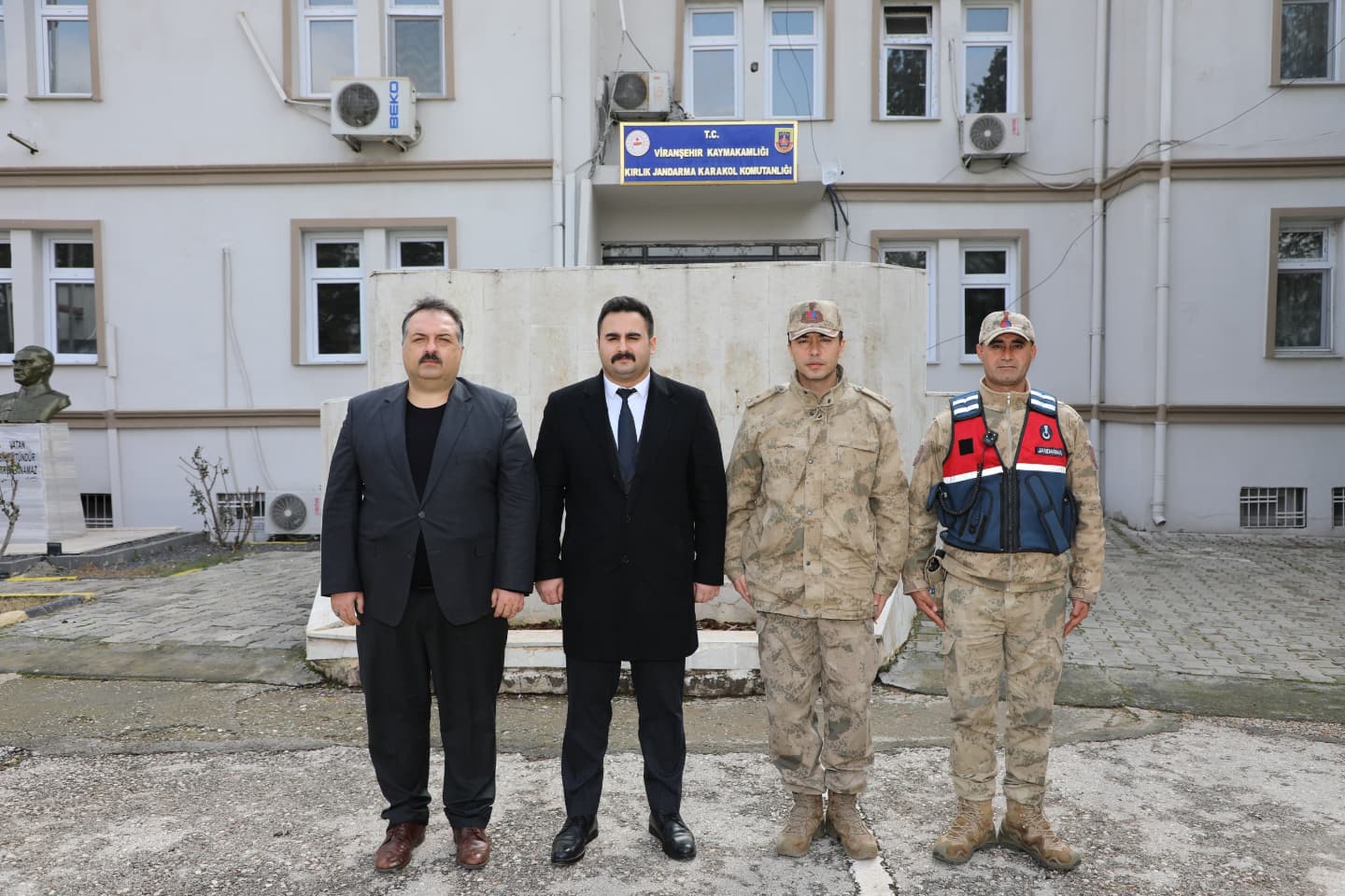 Viranşehir Kaymakamı Kemal Ülkü, Kırlık Jandarma Karakol Komutanlığı’nı Ziyaret Etti (2)