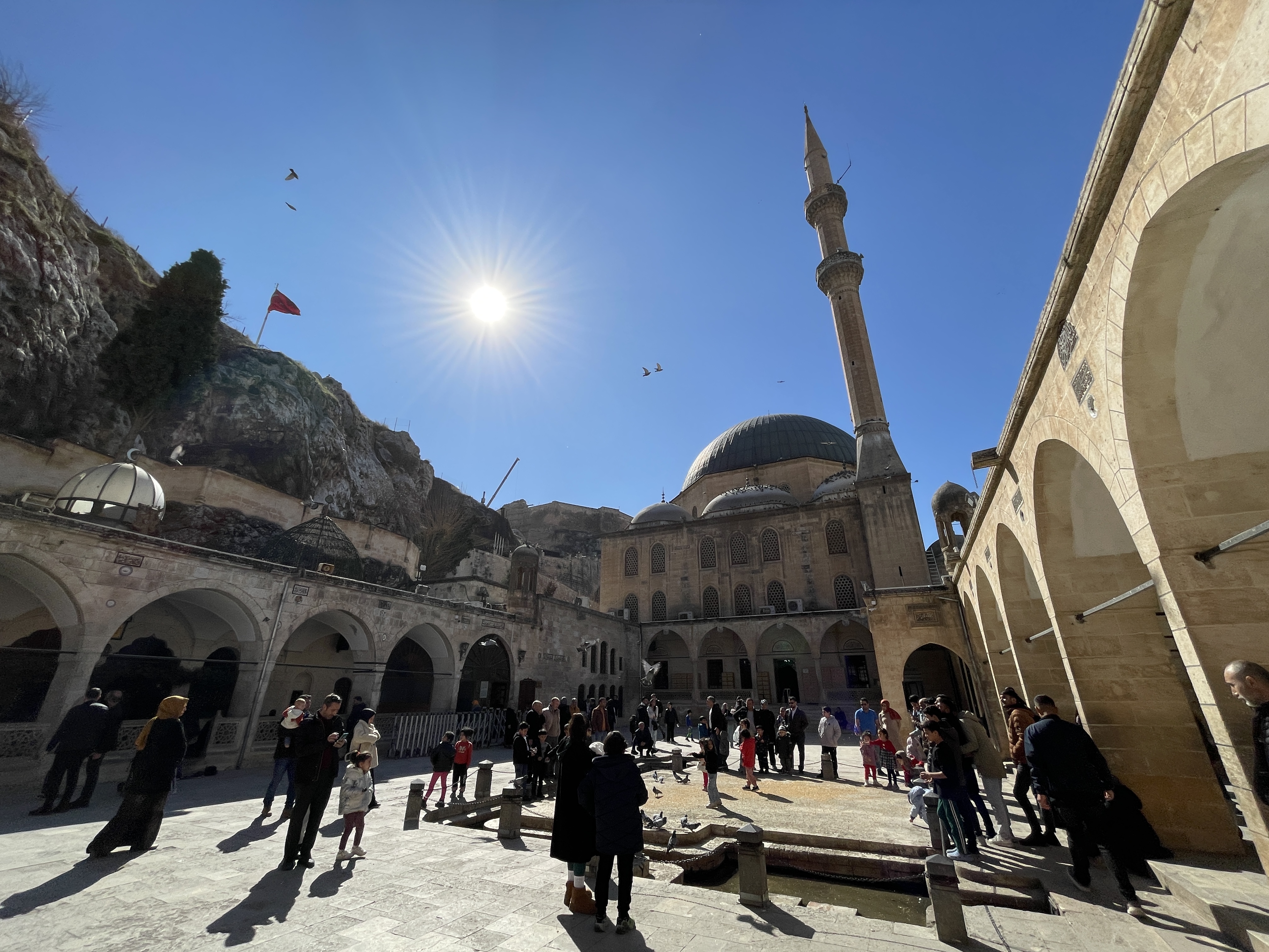 Ramazan Ayı Nedeniyle Balıklıgöl’de Ziyaretçi Yoğunluğu-1