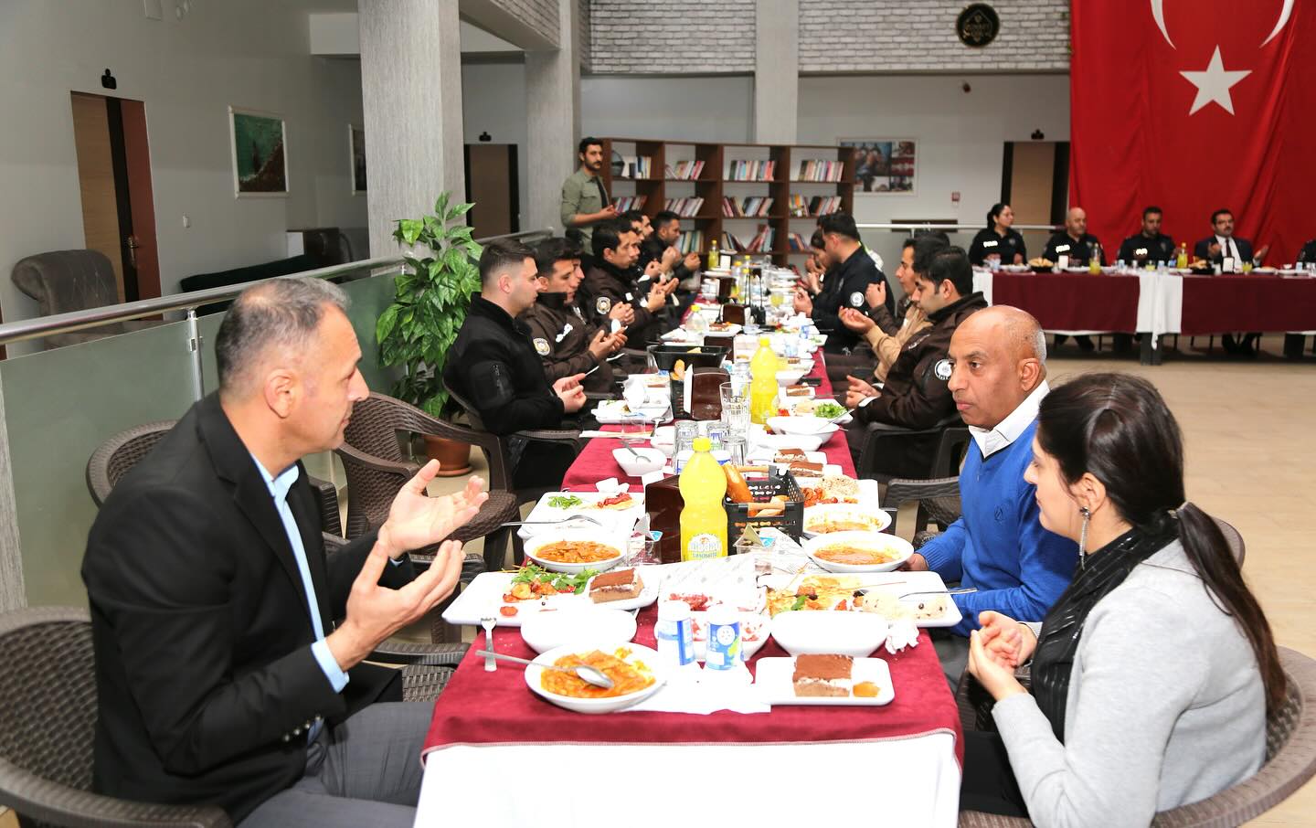 Harran Kaymakamı Harun Reşit Han, Emniyet Mensuplarıyla İftar Yaptı (5)