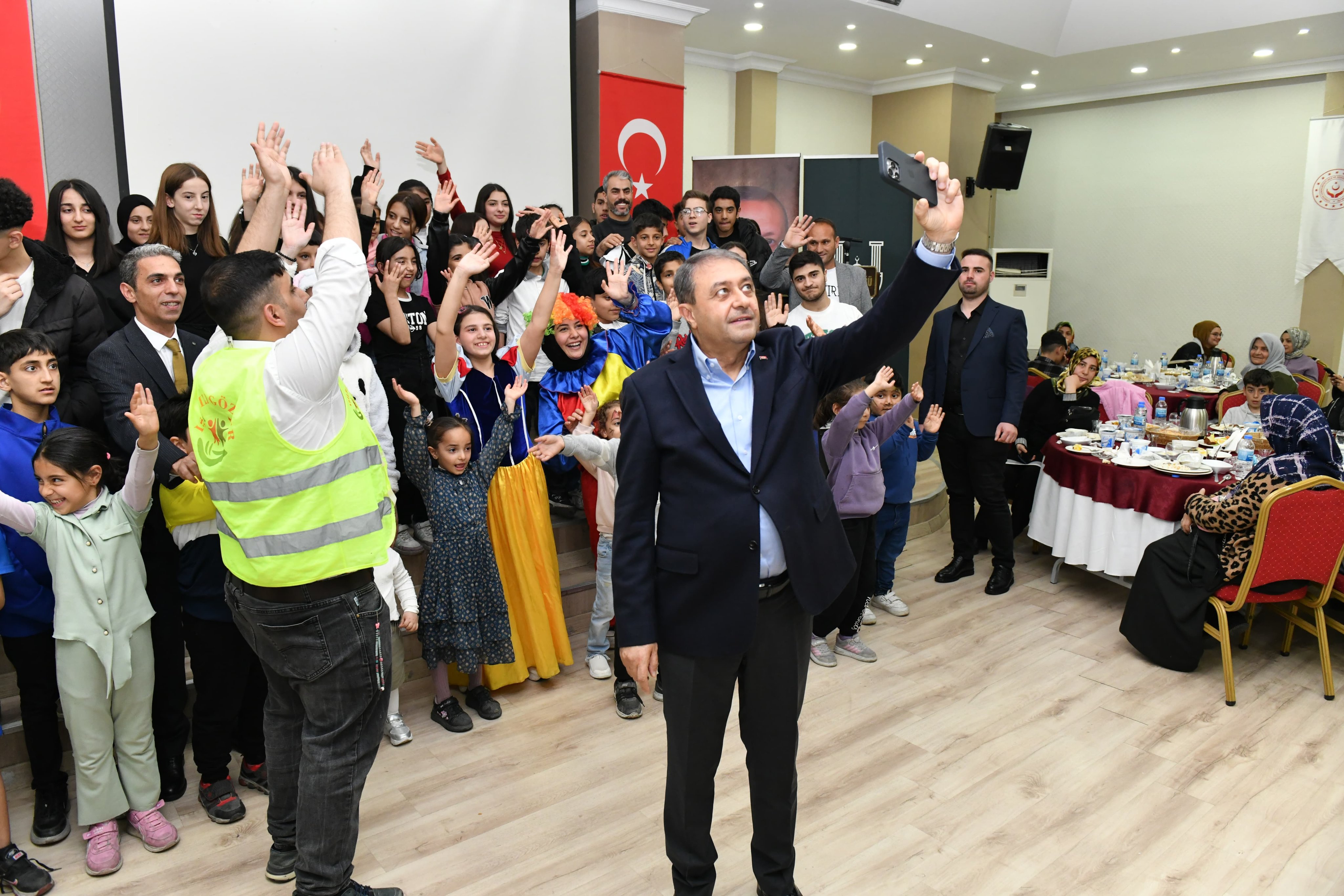 Hasan Şıldak, Yetim Çocuklarla İftar Sofrasında Buluştu (3)