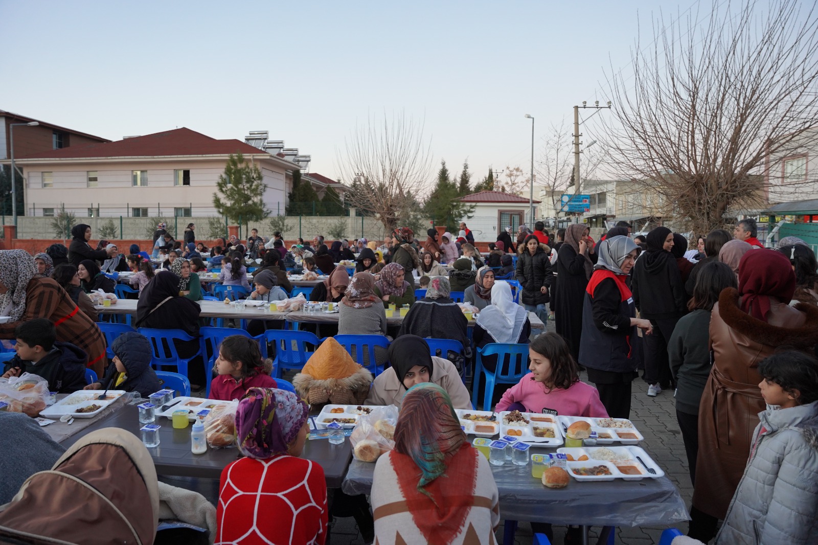 Kahta Belediyesi’nin İftar Çadırı, Ramazan Ruhunu Halkla Buluşturdu! (2)